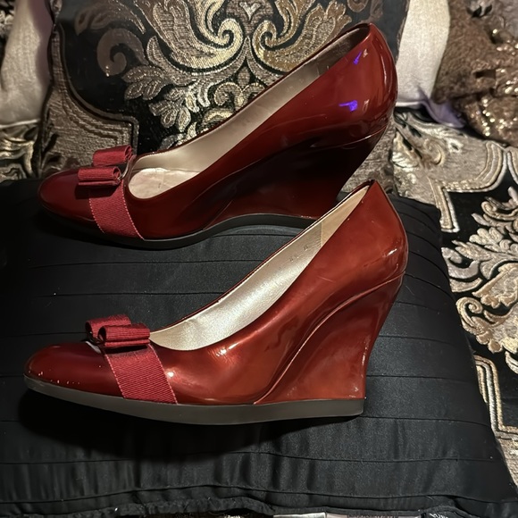 Ferragamo patent wedges Wine color, is closer than the red. - Picture 2 of 8